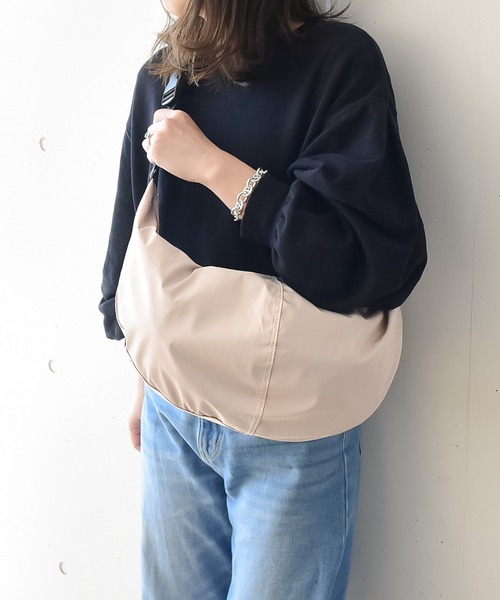 styiro(スタイロ)の「大容量ビッグボディバッグ(ボディバッグ/ウエストポーチ・レディース・ブラック/ベージュ/カーキ/ライトブルー・FREE)」の20枚目の写真