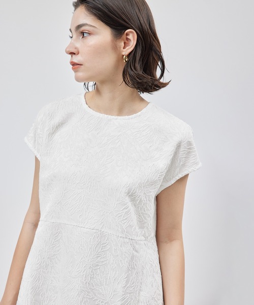 ROPE'（ロペ）の「ジャカードシームペプラムブラウス（シャツ/ブラウス・レディース・オフホワイト/ネイビー・FREE）」の2枚目の写真