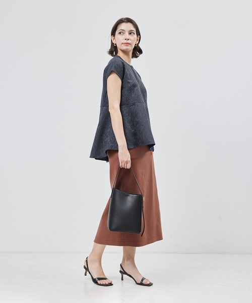 ROPE'（ロペ）の「ジャカードシームペプラムブラウス（シャツ/ブラウス・レディース・オフホワイト/ネイビー・FREE）」の4枚目の写真