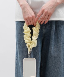 LAKOLE（ラコレ）の「ギャザーハンドストラップ / 104897（スマホグッズ）」