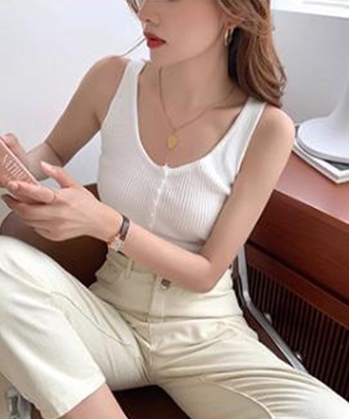 MILAE（ミレ）の「フロントボタンリブ編みニットタンクトップ（タンクトップ・レディース・ブラック/ベージュ/アイボリー/ミント/ホワイト・FREE）」の8枚目の写真