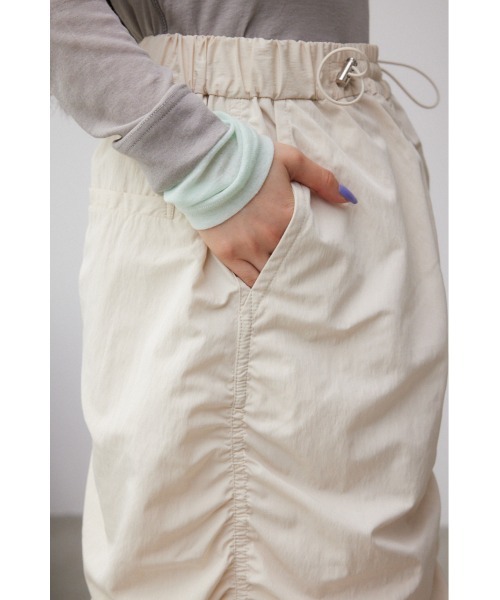 AZUL by moussy（アズールバイマウジー）の「カーゴロングスカート（スカート・レディース・ブラウン/オフホワイト/ブラック・SMALL/MEDIUM）」の11枚目の写真