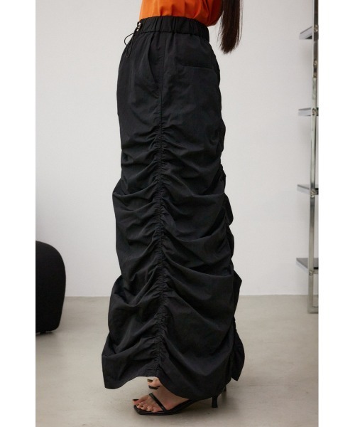 AZUL by moussy（アズールバイマウジー）の「カーゴロングスカート（スカート・レディース・ブラウン/オフホワイト/ブラック・SMALL/MEDIUM）」の17枚目の写真