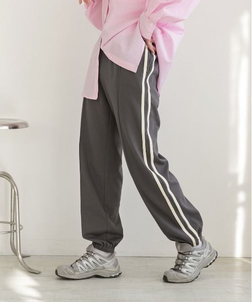 ad thie（アドティエ）の「ピンタック サイドラインジョガーパンツ（スウェットパンツ・レディース・アイボリー/オートミール/チャコール・FREE）」の2枚目の写真