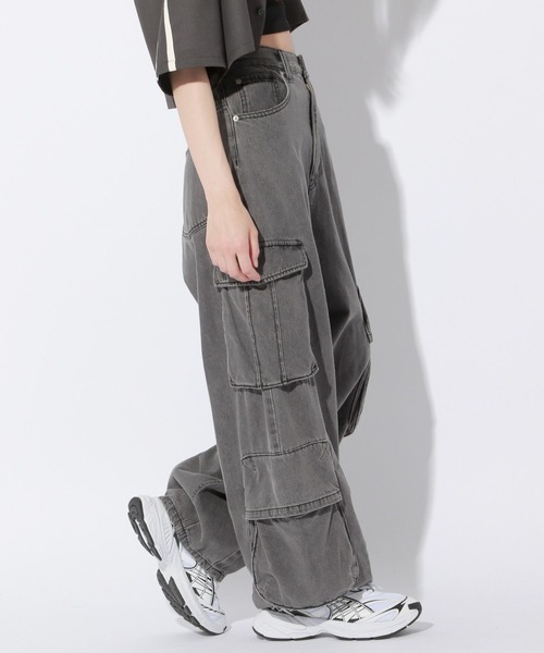 Anui(アニュイ)の「【UNISEX/2サイズ展開】カーゴイージーデニム(デニムパンツ・レディース・ライトブルー/ライトブラック・MEDIUM/SMALL)」の2枚目の写真