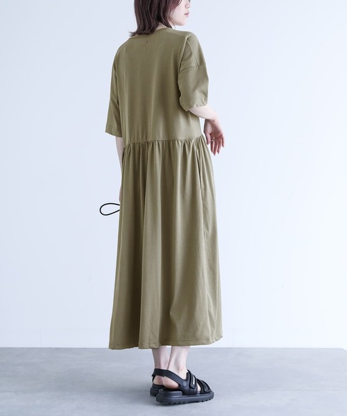 n'OrLABEL(ノアールレーベル)の「【機能素材】『アシンメトリー切り替えワンピース』(ワンピース・レディース・ライトカーキ/ダークブルー/ブラック・2/1)」の5枚目の写真