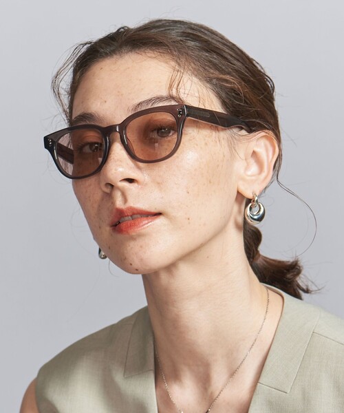 BEAUTY&YOUTH UNITED ARROWS（ビューティーアンドユースユナイテッドアローズ）の「ウェリントン サングラス（サングラス・レディース・ベージュ/ダークグレー・FREE）」の3枚目の写真