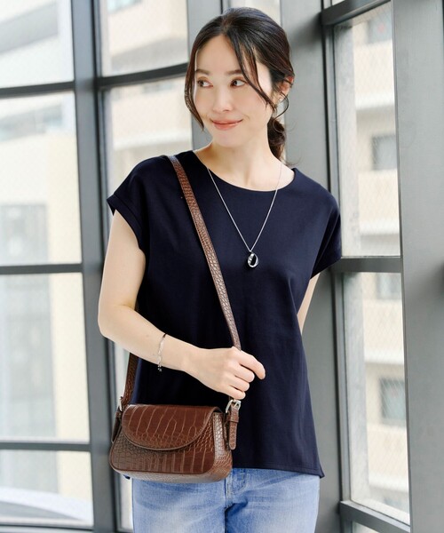 Tiaclasse(ティアクラッセ)の「【UVカット・吸水速乾】 “きれい見え” バックペプラムトップス(Tシャツ/カットソー・レディース・ネイビー/グレイッシュベージュ/ブラック・XL/XXL)」の5枚目の写真