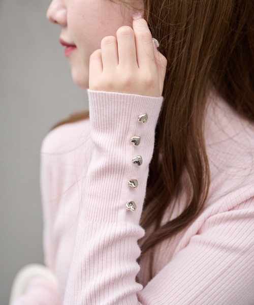 one after another NICE CLAUP（ワンアフターアナザーナイスクラップ）の「【WEB限定商品】ハートボタンハイネックニット（ニット/セーター・レディース・オフホワイト/杢グレー/ブラック/ピンク/レッド・FREE）」の16枚目の写真