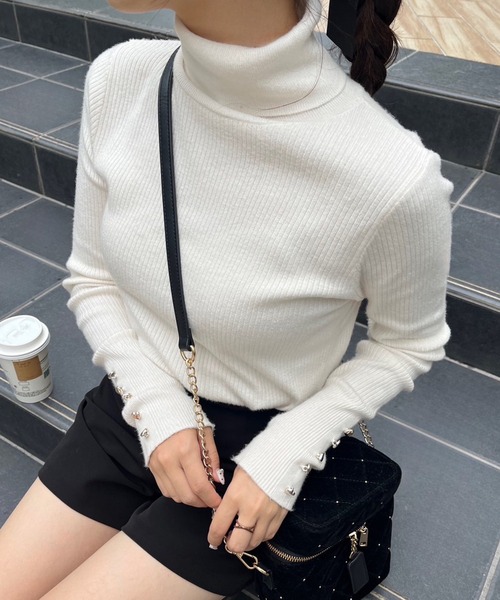 one after another NICE CLAUP（ワンアフターアナザーナイスクラップ）の「【WEB限定商品】ハートボタンハイネックニット（ニット/セーター・レディース・オフホワイト/杢グレー/ブラック/ピンク/レッド・FREE）」の8枚目の写真