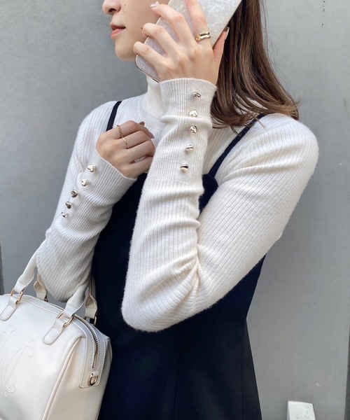 one after another NICE CLAUP（ワンアフターアナザーナイスクラップ）の「【WEB限定商品】ハートボタンハイネックニット（ニット/セーター・レディース・オフホワイト/杢グレー/ブラック/ピンク/レッド・FREE）」の22枚目の写真