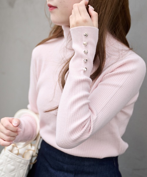 one after another NICE CLAUP（ワンアフターアナザーナイスクラップ）の「【WEB限定商品】ハートボタンハイネックニット（ニット/セーター・レディース・オフホワイト/杢グレー/ブラック/ピンク/レッド・FREE）」の17枚目の写真