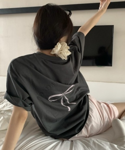 Mela（メラ）の「RIBBON BIG TEE（Tシャツ/カットソー・レディース・ダークグレー/ホワイト・FREE）」の16枚目の写真