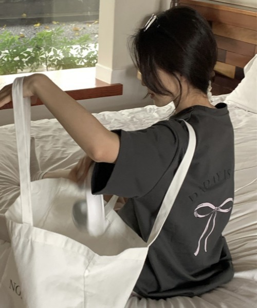 Mela（メラ）の「RIBBON BIG TEE（Tシャツ/カットソー・レディース・ダークグレー/ホワイト・FREE）」の17枚目の写真
