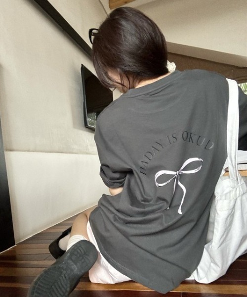 Mela（メラ）の「RIBBON BIG TEE（Tシャツ/カットソー・レディース・ダークグレー/ホワイト・FREE）」の7枚目の写真