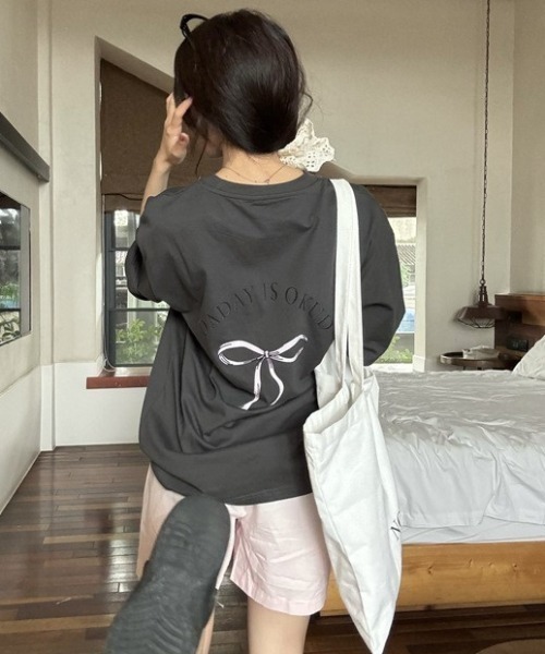Mela（メラ）の「RIBBON BIG TEE（Tシャツ/カットソー・レディース・ダークグレー/ホワイト・FREE）」の19枚目の写真