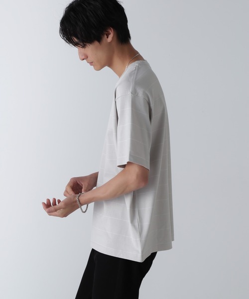 NANO universe(ナノユニバース)の「リラックスボーダーTシャツ 半袖(Tシャツ/カットソー・メンズ・ブラック/ライトグレー/ベージュ系その他・M/L/XL)」の3枚目の写真