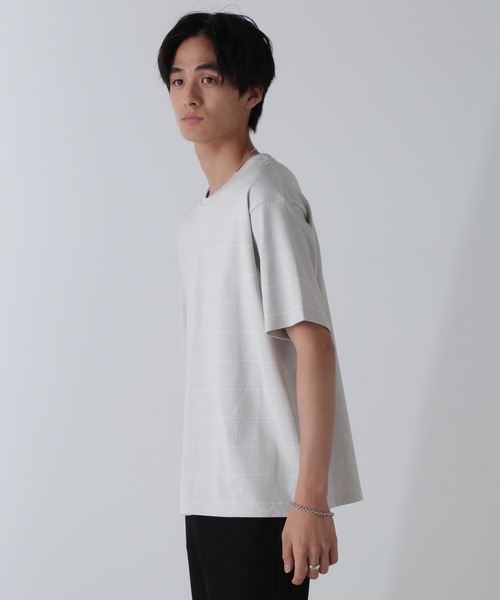 NANO universe(ナノユニバース)の「リラックスボーダーTシャツ 半袖(Tシャツ/カットソー・メンズ・ブラック/ライトグレー/ベージュ系その他・M/L/XL)」の4枚目の写真