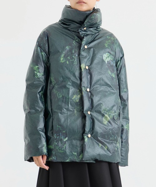 HARUNOBUMURATA(ハルノブムラタ)の「【HARUNOBUMURATA/ハルノブムラタ】ITALERI/JACQUARD SILK DOWN JACKET/ジャガードシルクダウンジャケット(ダウンジャケット/コート・レディース・ブラック/グリーン・34)」の2枚目の写真