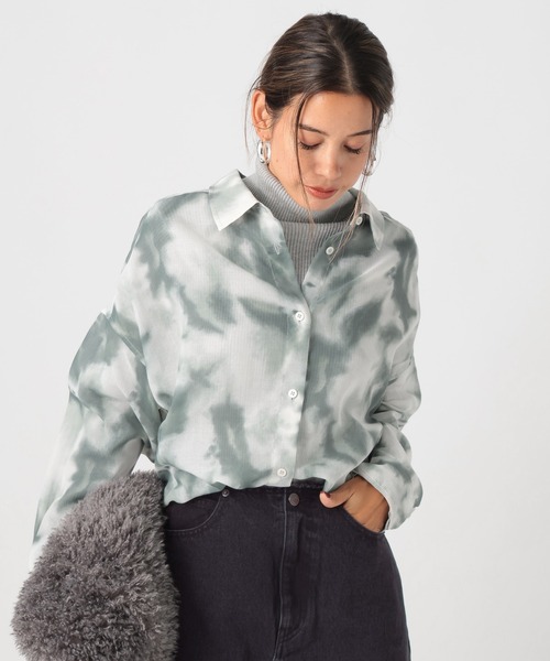 BAYFLOW（ベイフロー）の「[しなやかでやわらかな肌触り]ニュアンスパターンシャツ（シャツ/ブラウス・レディース・ピンク/グリーン/グレー・FREE）」の2枚目の写真