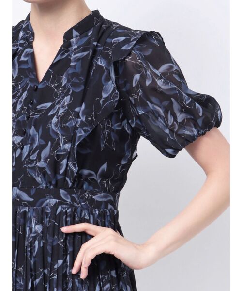 MERCURYDUO（マーキュリーデュオ）の「プリーツティアードワンピース（ワンピース・レディース・ネイビー/ベビーピンク/ライトグレー・SMALL/MEDIUM）」の22枚目の写真