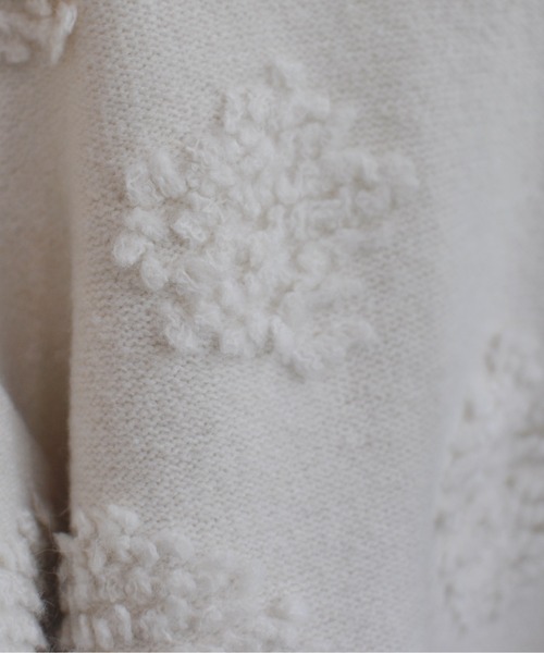 Meli rich（メリーリッチ）の「もしゃもしゃショートニットプルオーバー（ニット/セーター・レディース・チャコールグレー/アイボリー/サックスブルー/モカ・MEDIUM）」の6枚目の写真