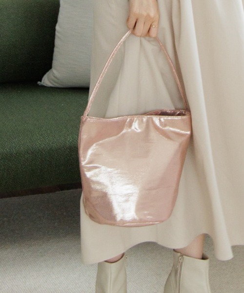 flower(フラワー)の「シャイニーシリンダーバッグ(ショルダーバッグ・レディース・ホワイト/ピンク・FREE)」の1枚目の写真
