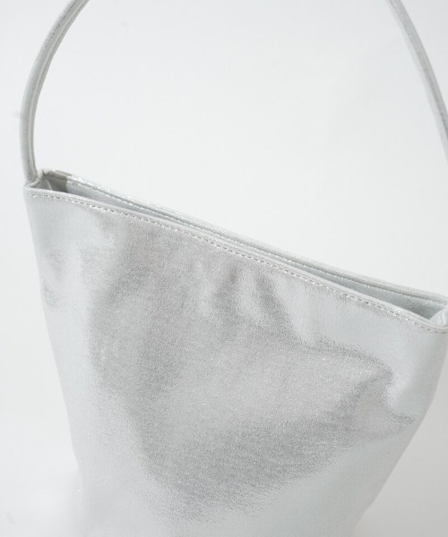 flower(フラワー)の「シャイニーシリンダーバッグ(ショルダーバッグ・レディース・ホワイト/ピンク・FREE)」の9枚目の写真