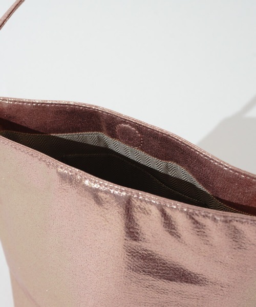 flower(フラワー)の「シャイニーシリンダーバッグ(ショルダーバッグ・レディース・ホワイト/ピンク・FREE)」の18枚目の写真