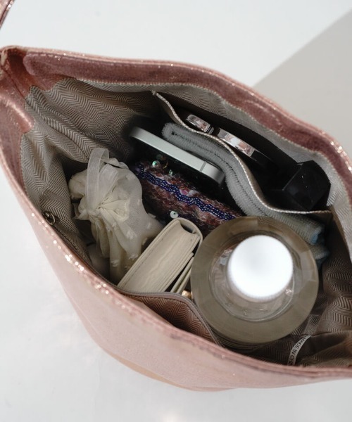 flower(フラワー)の「シャイニーシリンダーバッグ(ショルダーバッグ・レディース・ホワイト/ピンク・FREE)」の21枚目の写真