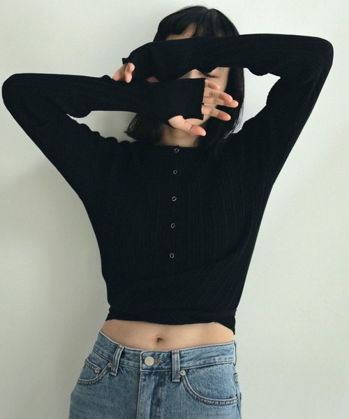anuke(アンヌーク)の「Cachecoeur Knit Cardigan(カーディガン/ボレロ・レディース・ブラック/ナチュラル・FREE)」の5枚目の写真