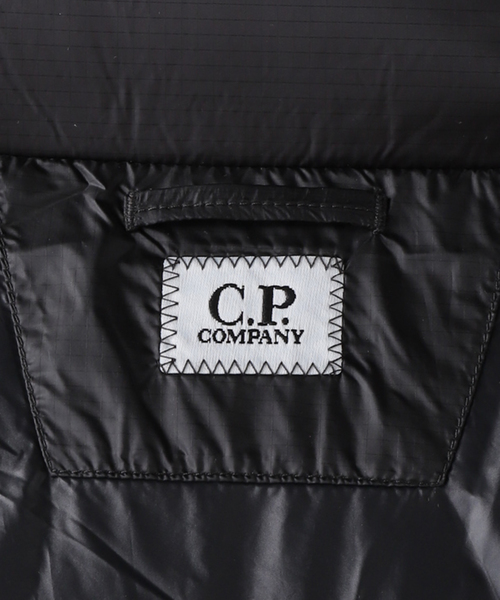 C.P. COMPANY(シーピーカンパニー)の「【C.P. Company / シーピーカンパニー】MEDIUM JACKET IN DD SHELL(ダウンジャケット/コート・メンズ・ブラック/カーキ・MEDIUM/LARGE)」の12枚目の写真