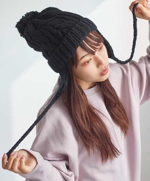 tutuanna(チュチュアンナ)の「梵天付きイヤーフラップ(ニットキャップ/ビーニー・レディース・ブラック/キナリ・FREE)」の5枚目の写真