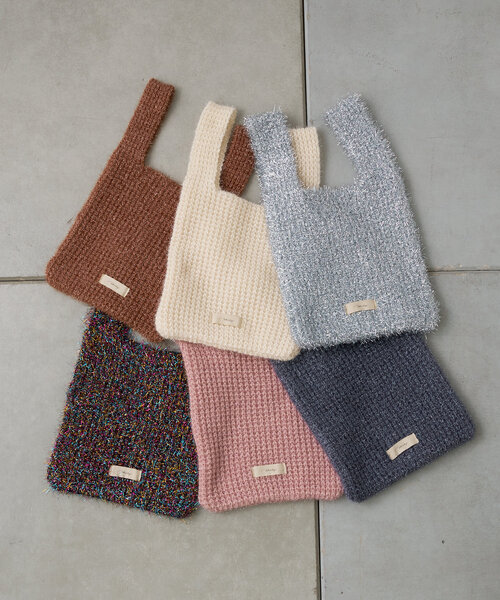 Actually（アクチュアリー）の「ラメヤーンニット ミニマルシェバッグ（トートバッグ・レディース・シルバー/パープル/ピンク/ブラウン/ブラック/アイボリー・0）」の7枚目の写真