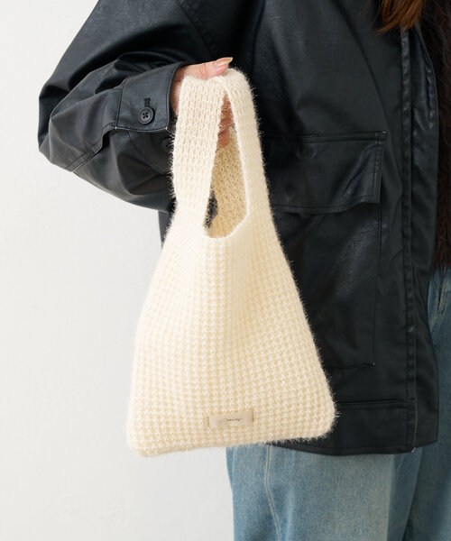 Actually（アクチュアリー）の「ラメヤーンニット ミニマルシェバッグ（トートバッグ・レディース・シルバー/パープル/ピンク/ブラウン/ブラック/アイボリー・0）」の8枚目の写真