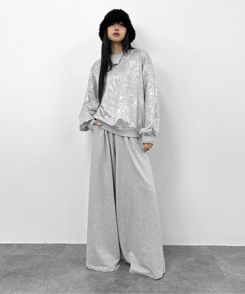 LVEU.（ラブユ.）の「【LVEU.】メタリックプリントオーバースウェット / トップス スウェット 裏毛 プリント メタリック 箔 プルオーバー ブラック グレー（スウェット・レディース・グレー/ブラック・FREE）」の5枚目の写真