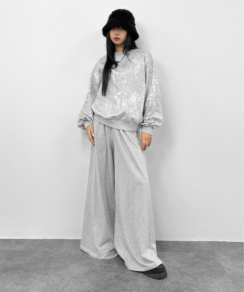LVEU.（ラブユ.）の「【LVEU.】メタリックプリントオーバースウェット / トップス スウェット 裏毛 プリント メタリック 箔 プルオーバー ブラック グレー（スウェット・レディース・グレー/ブラック・FREE）」の6枚目の写真