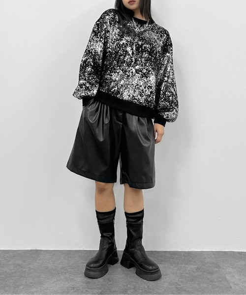 LVEU.（ラブユ.）の「【LVEU.】メタリックプリントオーバースウェット / トップス スウェット 裏毛 プリント メタリック 箔 プルオーバー ブラック グレー（スウェット・レディース・グレー/ブラック・FREE）」の11枚目の写真