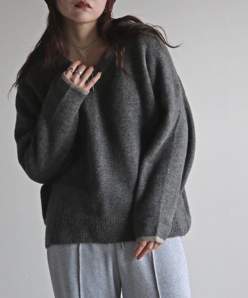 COURO(コウロ)の「袖口バイカラーVネックニット(ニット/セーター・レディース・オートミール/ミント/チャコール/ライトイエロー/ベージュ・M)」の2枚目の写真