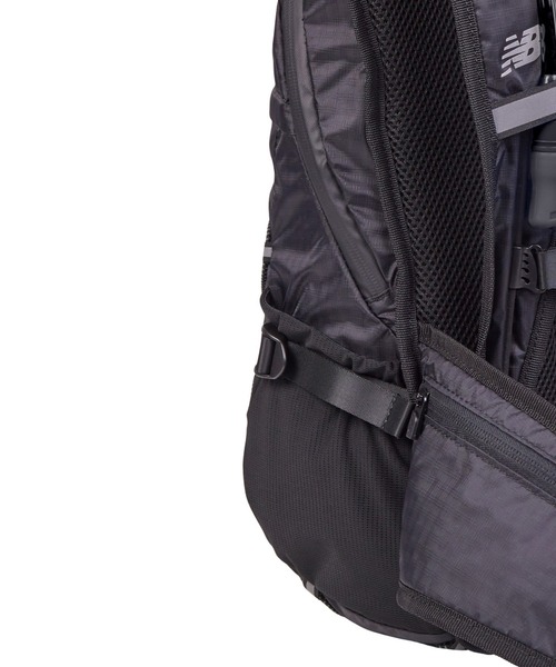 NEW BALANCE（ニューバランス）の「ハイドレーションバックパック15L ハイドレーションバッグなし（バックパック/リュック・メンズ・ブラック・ONE SIZE）」の8枚目の写真