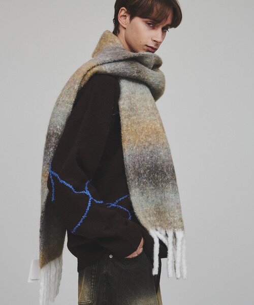 tk.TAKEO KIKUCHI（ティーケータケオキクチ）の「◆グラデーションボリュームマフラー（マフラー・メンズ・ブルー系その他4/ブラック系2/ブラウン系3・00）」の9枚目の写真