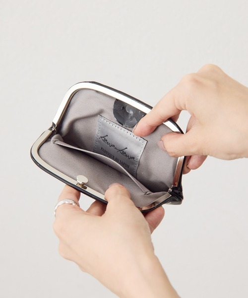 美品✨カワカワ　ガマ口　バニティ　ポーチ　センソユニコ　イアパピヨネ　黒　レザー 美品✨カワカワ ガマ口 バニティ ポーチ センソユニコ