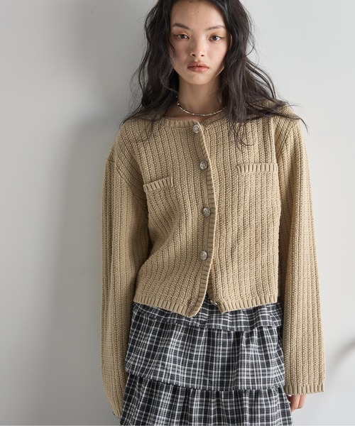 THE YOn(ザヨン)の「リップルジャガードノーカラーニットジャケット(カーディガン/ボレロ・レディース・ブラック/ナチュラル/ブルー/ベージュ・FREE)」の3枚目の写真