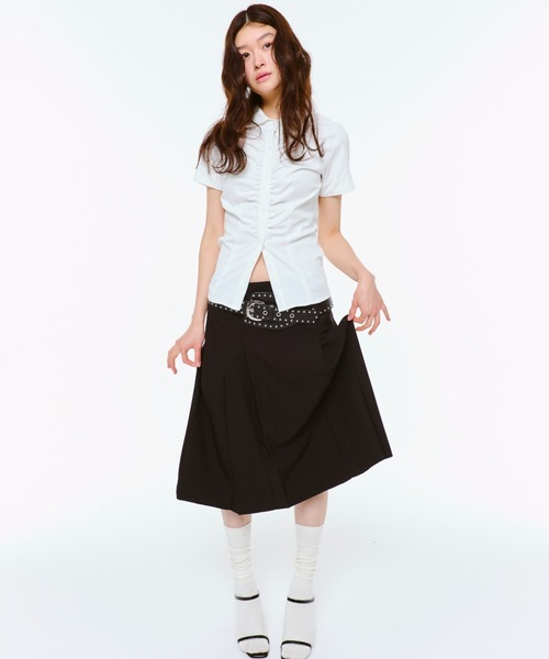 FEKETE(フェケテ)の「GATHER FEMININE TIGHT SHIRT / ギャザータイトシャツ(シャツ/ブラウス・レディース・ブラック/ホワイト/チェック・SMALL/MEDIUM/LARGE)」の4枚目の写真