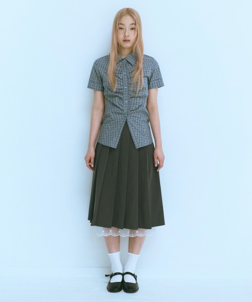 fekete ギャザータイトシャツ FEKETE（フェケテ）の「GATHER FEMININE TIGHT SHIRT / ギャザー
