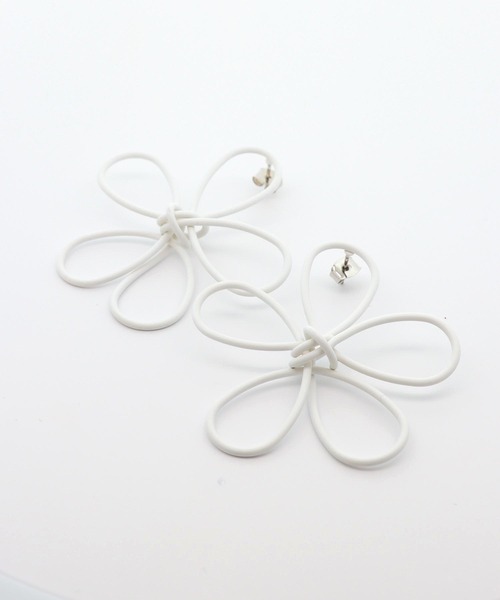 Cepica(セピカ)の「マットフラワーピアス(ピアス(両耳用)・レディース・ブラック/ホワイト・FREE)」の15枚目の写真