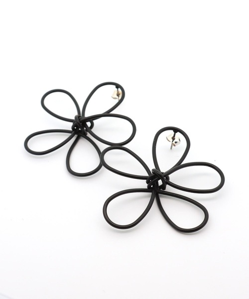 Cepica(セピカ)の「マットフラワーピアス(ピアス(両耳用)・レディース・ブラック/ホワイト・FREE)」の12枚目の写真