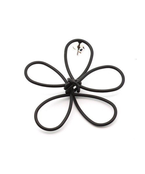 Cepica(セピカ)の「マットフラワーピアス(ピアス(両耳用)・レディース・ブラック/ホワイト・FREE)」の13枚目の写真