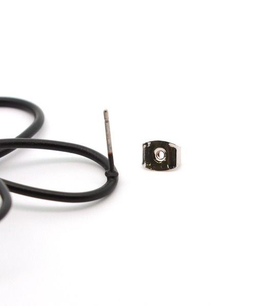 Cepica(セピカ)の「マットフラワーピアス(ピアス(両耳用)・レディース・ブラック/ホワイト・FREE)」の14枚目の写真