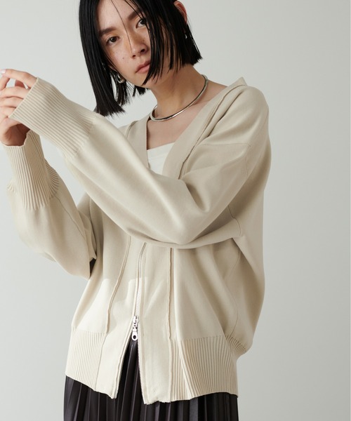 natural couture(ナチュラルクチュール)の「【LARUTA】ポリニットコンパクトZIPカーデ(カーディガン/ボレロ・レディース・ライトグレー/ライトベージュ/グレイッシュベージュ/ブラック/オフホワイト・FREE)」の17枚目の写真